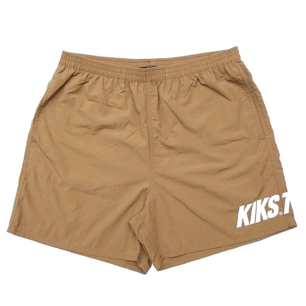 KIKSTYOさんのインスタグラム写真 - (KIKSTYOInstagram)「. "NYLON LOGO SHORTS" タウンユースだけでなく、水辺でのアクティビティにも使える撥水性のあるナイロン生地を使用したイージーショーツ。  サイドにまたがるようにCLASSIC LOGOがプリントされている。  注）お電話でのご注文、お問い合わせはKIKSTYO HEAD SHOP03-5766-6482までお願い致します。多少のお時間差にて欠品になることもございます。予めご了承頂ますようお願い致します。 .  "NYLON LOGO SHORTS" available now at kikstyo.com (Japan) kikstyoshop.com (International) and the the KIKSTYO HEAD SHOP in Shibuya. . #kikstyo #nylonshorts #sneakerhead」6月14日 18時34分 - kikstyo