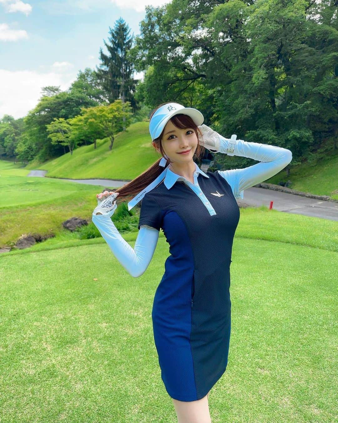 のインスタグラム：「. ワンピースウェア🏌️‍♀️💙🖤 ネイビーでかっこいい感じに ☺︎ @1piu1uguale3_golf  . ウノピゥのウェアはシルエットが綺麗だし 素材もしっかりしてるし デザインもかっこよくて大好き😆✌️🖤 . メンズのウェアどこがおすすめですか？って よく聞かれるけど、 ウノピゥは年齢問わずおすすめですよ〜☺️❣️ . . #ゴルフ女子#ゴルフ#ゴルフウェア#ゴルフコーデ#ウノピゥ#ウノピゥウノウグァーレトレ#ウノピュウノウグァーレトレ#メイプルポイントゴルフクラブ#golf#golflife#golfaddict#golfclub#golfstagram#golfcourse#golfday#1piu1uguale3#1piu1uguale3golf#japan#japanesegirl」