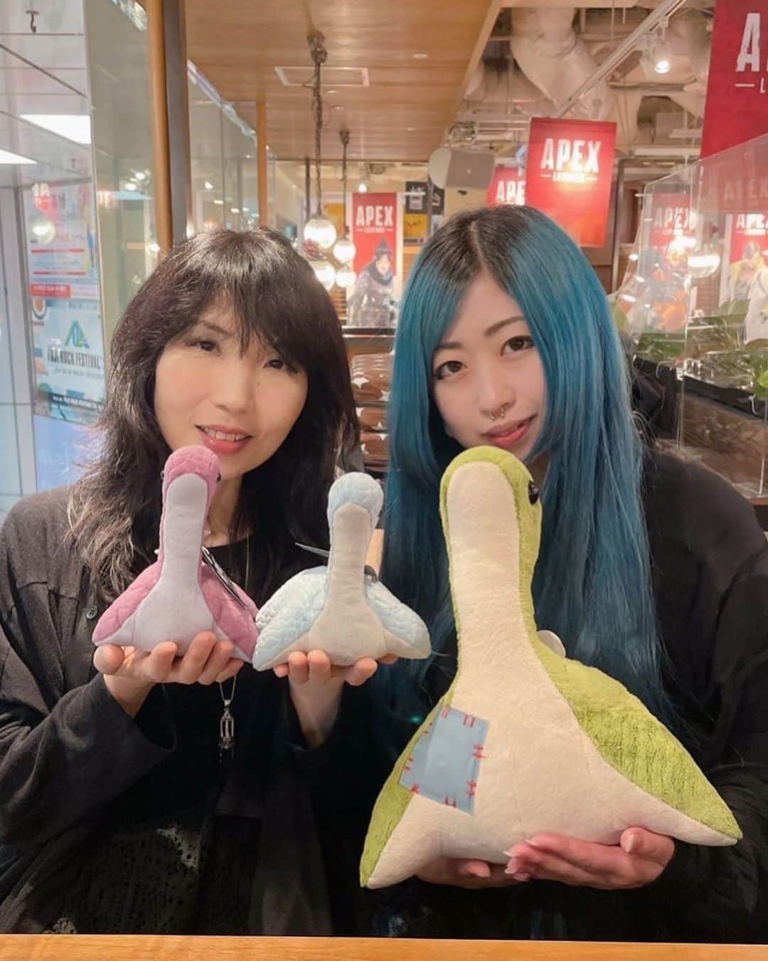のインスタグラム：「Zelda全然終わってないんですがAmottちゃんとネッシーカフェに行ってきました🥰  楽しかったです Wata  #apex」