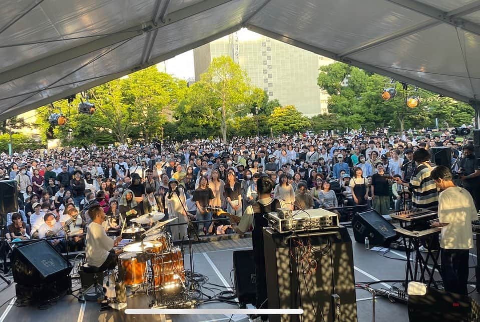 Ovallのインスタグラム：「次のライブは、 7/15（土）東静岡アート&スポーツ広場で開催される 「YES GOOD MARKET 2023」に出演します🛹 静岡でお会いしましょう！  日比谷音楽祭＆久々のサイン会ありがとうございました🎵  #Ovall #日比谷音楽祭 #関口シンゴ #ShingoSuzuki #mabanua #origamiPRODUCTIONS」