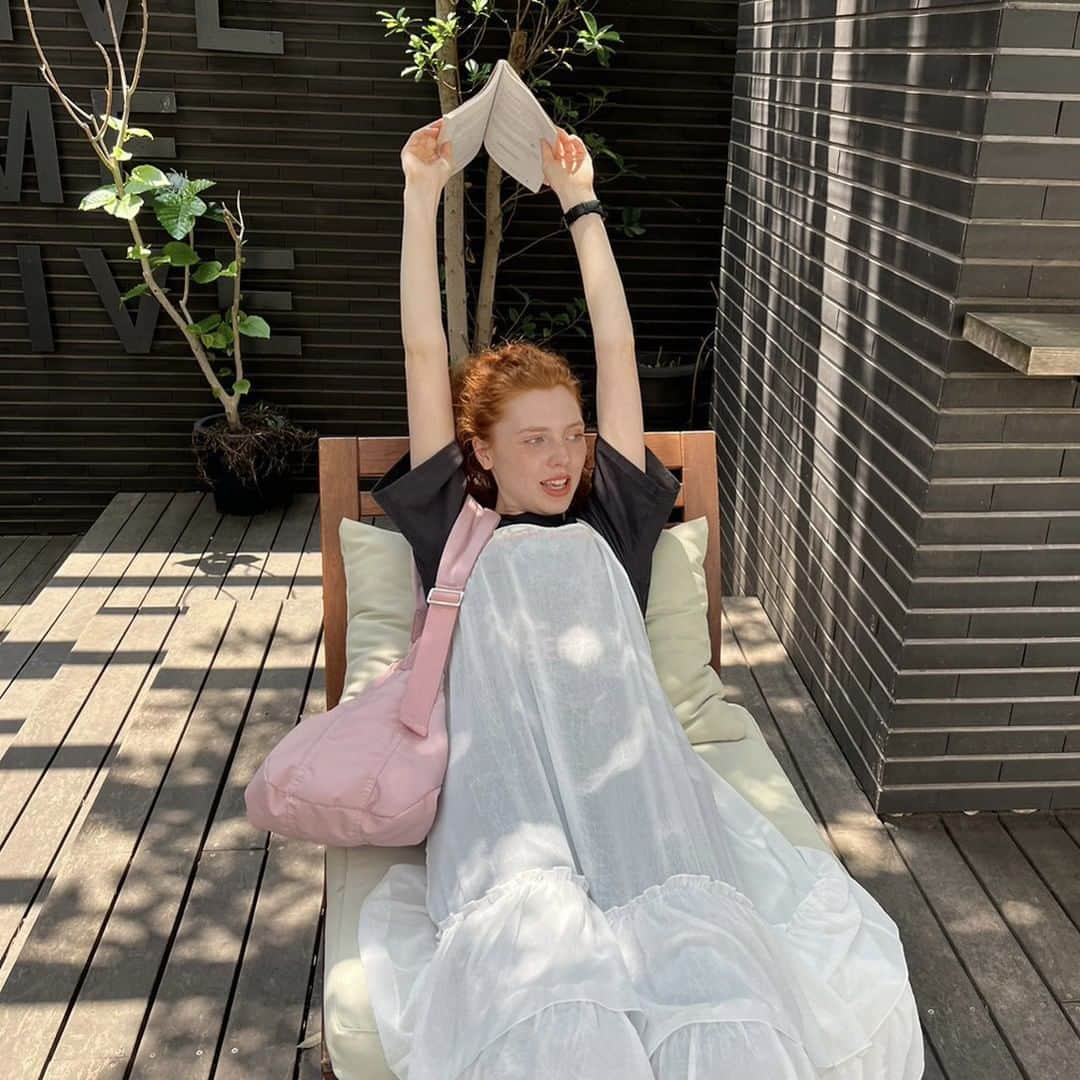 アンティローザさんのインスタグラム写真 - (アンティローザInstagram)「夏はすぐそこ！ Birthdayroomのワンピースで暑い日もハッピーに過ごして✨  ☑︎チュールフリルキャミワンピース ▶︎ black / white ▶︎ ¥7,040（税込）  #birthdayroom #BDR #zozotown #zozotown購入品 #夏コーデ #夏コーディネート #夏先取り #夏先取りコーデ #夏服 #夏服コーデ #夏服コーディネート #夏カラー #夏カラーコーデ #プチプラアイテム #プチプラファッション #カジュアルコーデ #大人カジュアル #大人カジュアルコーデ #トラッド #トラッドスタイル #トラッドコーデ #ボーダーt #ボーダーtシャツ #キャミワンピ #キャミワンピース #フリルワンピ #フリルワンピース #ワンピコーデ #ワンピースコーデ #ワンピースコーディネート」6月14日 18時55分 - birthdayroom_official