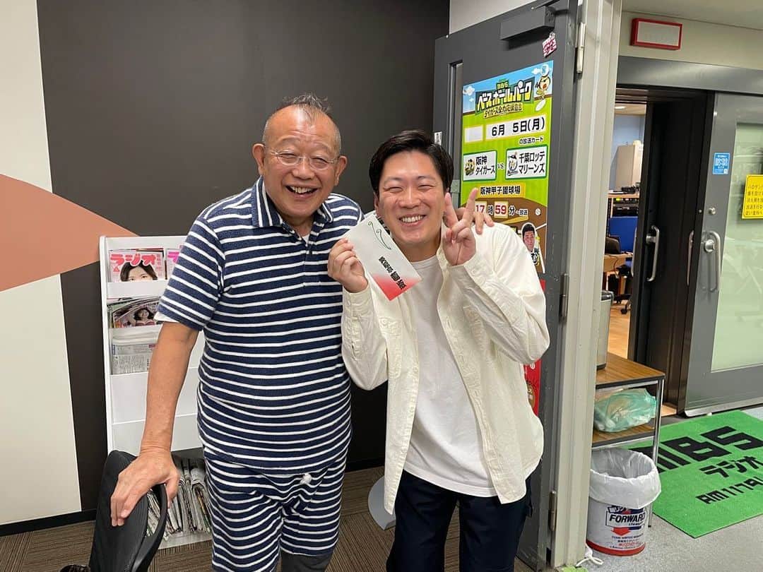 羽尻紘規のインスタグラム：「先日、ヤンタン日曜おじゃまさせてもらいました。ちょっと嬉しすぎる写真失礼します。浮世だ、」
