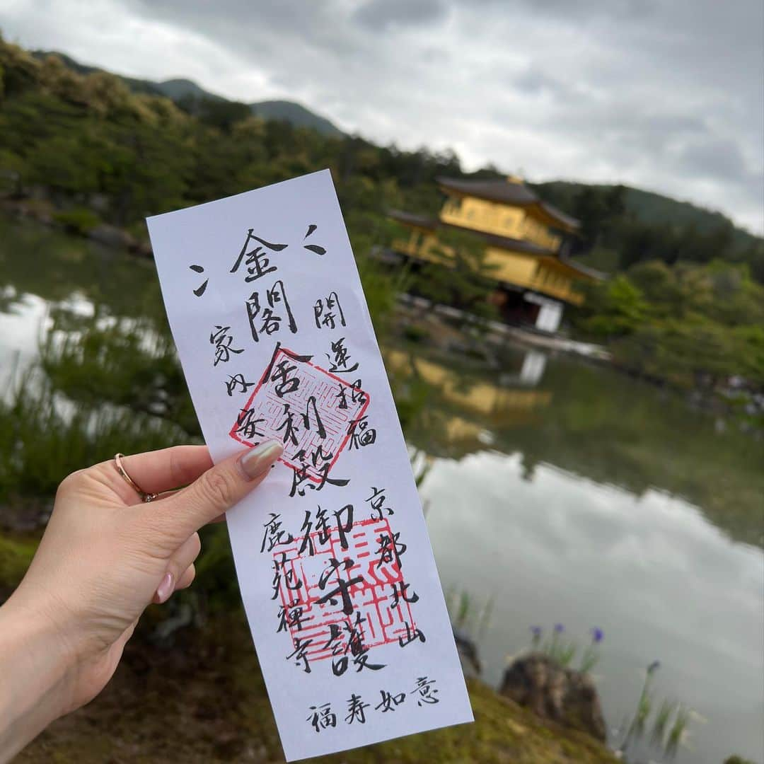 市原佑梨さんのインスタグラム写真 - (市原佑梨Instagram)「KYOTO⛩️✨  お仕事で行った際に久々にちらっと観光らしいことも。 小学生ぶりに行った金閣寺に感動。 子どもの時に見えてた目線と大人になってから見える目線の違いが楽しい！」6月14日 18時50分 - yuri_ichihara