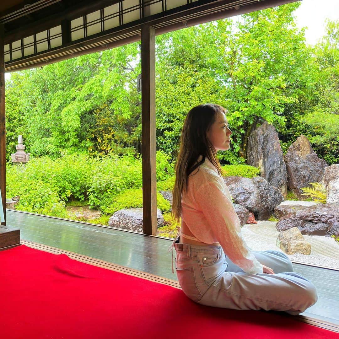 市原佑梨のインスタグラム：「KYOTO⛩️✨  お仕事で行った際に久々にちらっと観光らしいことも。 小学生ぶりに行った金閣寺に感動。 子どもの時に見えてた目線と大人になってから見える目線の違いが楽しい！」
