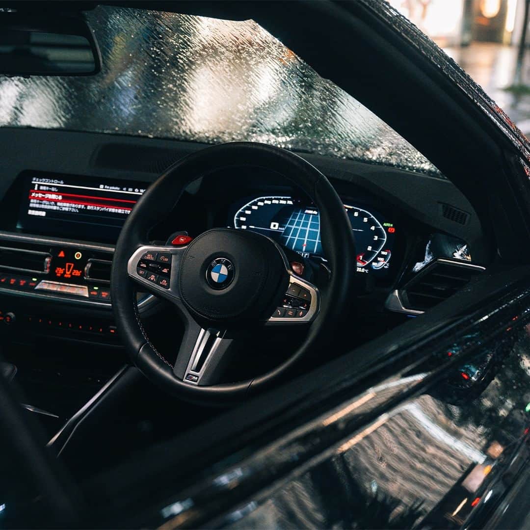 BMW Japanさんのインスタグラム写真 - (BMW JapanInstagram)「BMW Midnight Cruising. 雨雫と鮮やかな光を纏う、THE M4。  #BMWRAIN #BMW #駆けぬける歓び #BMWJapan #THEM4 #BMWM #bimmer  *特別な許可を得て撮影しています。」6月14日 19時00分 - bmwjapan