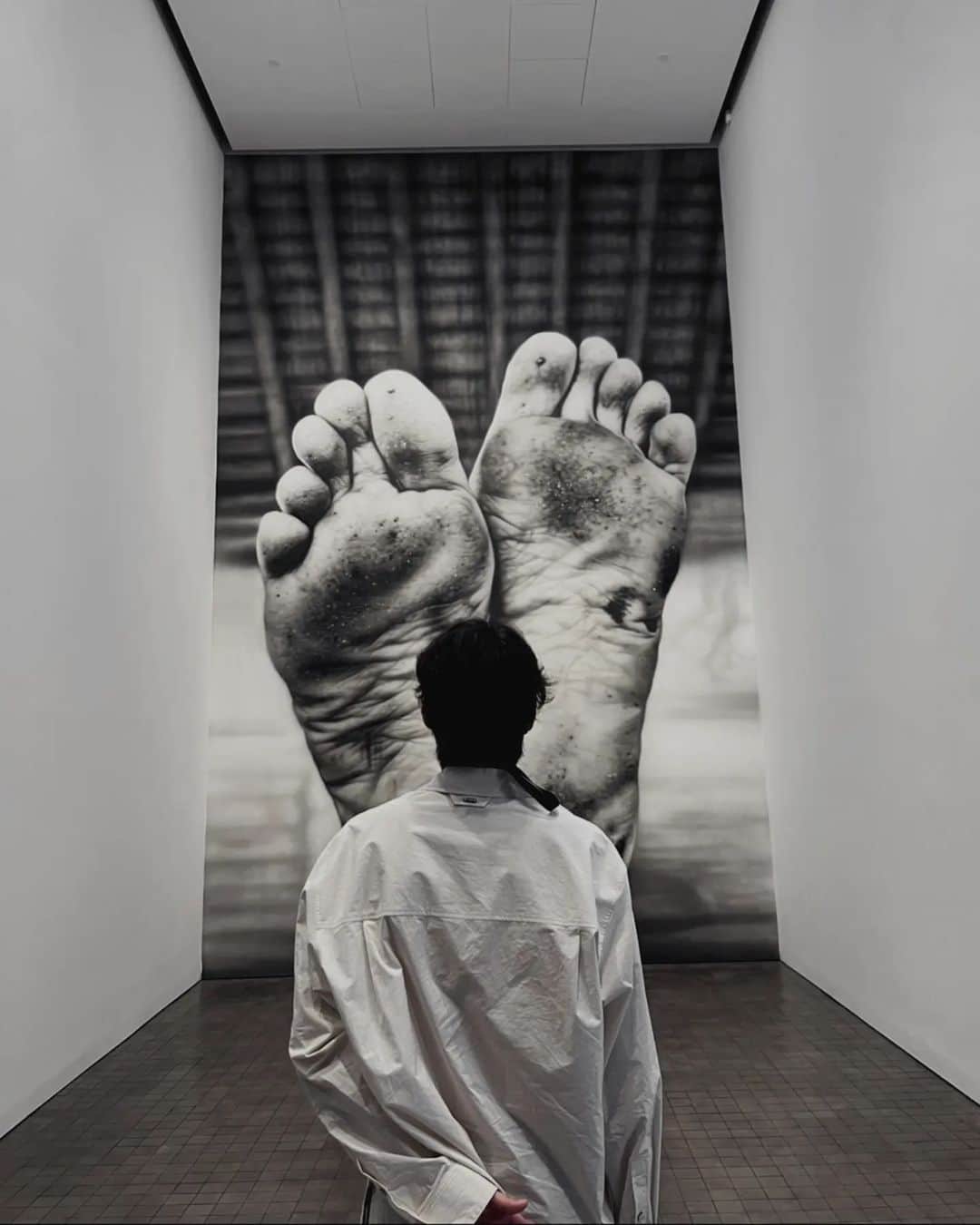 シム・ウンジンさんのインスタグラム写真 - (シム・ウンジンInstagram)「#마우리치오카텔란  #exhibition  #😍」6月14日 19時12分 - eundung81