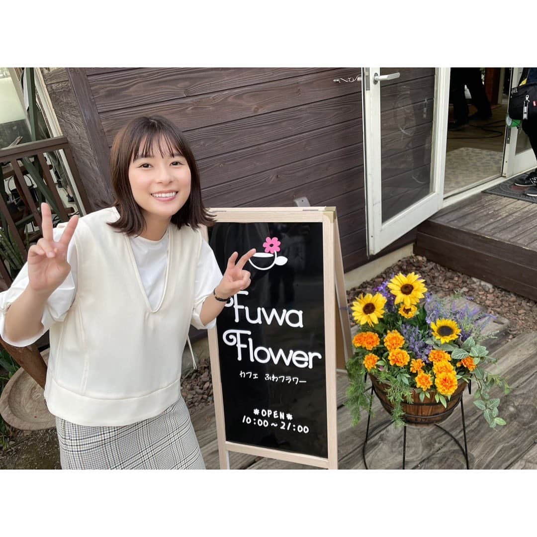 芳根京子さんのインスタグラム写真 - (芳根京子Instagram)「#それってパクリじゃないですか？  今夜22時から第10話の放送です。 いよいよ最終回です！  ついにここまできました...！  撮影が始まった頃は まだ日中もダウンを着るくらい寒くてスーツの男性チームは「スーツはまだ厚着だから女性は寒いね🥲」なんて言っていたのに  終わる頃には女性チームが「私たち薄着だから男性たちはスーツで暑いね🥲」と、気が付いたらあっという間に季節が変わっていたんだなぁとしみじみ感じました。  第1話で初めて知財の世界に触れた亜季は全10話を通して北脇さんの隣で見て、学んで、考えて、感じて、一回りも二回りも大きくなって立っている最終回です。  いっぱい悩んで、笑って、泣いて、怒って、悔しんで、、 一緒に駆け抜けた亜季は私にとって戦友のようなかけがえのない存在です。  北脇さんを救いたい、その精一杯の強い想いで奮闘する亜季をどうか見届けていただけたら嬉しいです😌  そして！放送の前の21時30分から 重岡さんと配信ライブを行います！ それパク公式インスタ、Twitter、TikTokで行いますので、オンエアの前に是非合わせてご覧ください✨  それでは！配信ライブでお会いしましょう！ そして22時から第10話！ よろしくお願いします👉☺️🤏  たくさんの思い出の写真を載せます...🫶  #それパク @sorepaku_ntv」6月14日 19時05分 - yoshinekyoko