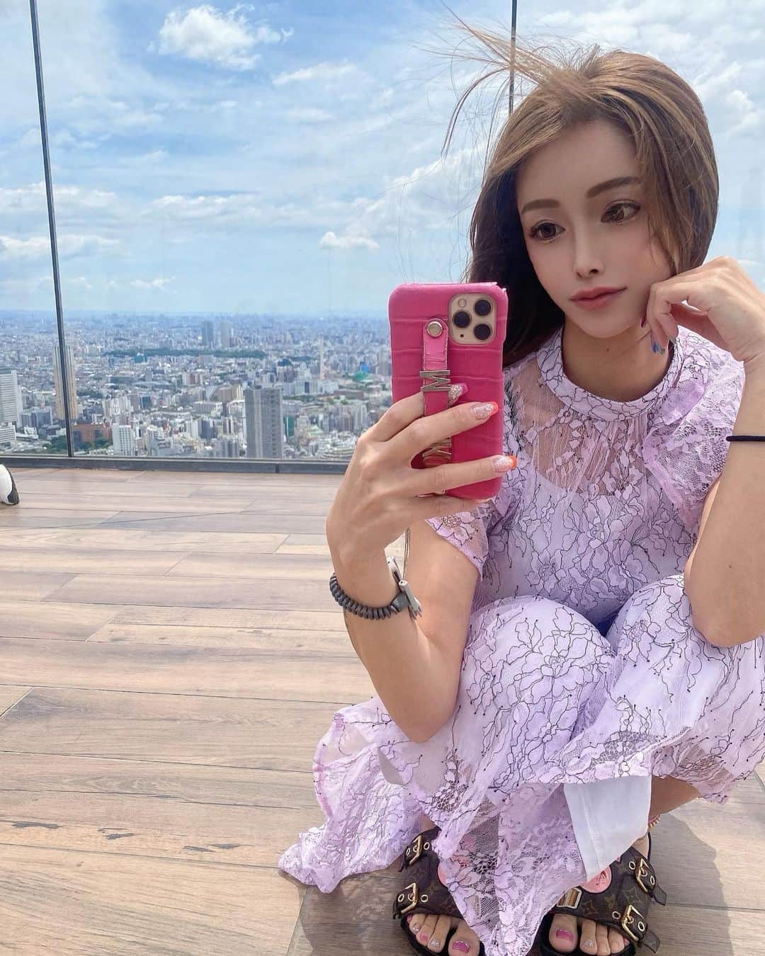 MARIKOのインスタグラム：「. . 風がすごかった🌪️ . . . . . . . #東京 #渋谷#渋谷スカイ  #tokyo #shibuya #shibuyasky」