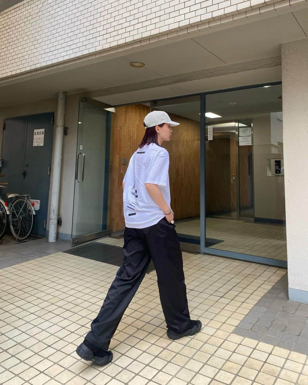川島レイチェルのインスタグラム：「赤、少し足しました👩🏻‍🦰 meimuさんカラー🫶🏻✨  キャップは　@kijimatakayuki_official です〜  #KIJIMATAKAYUKI  #キジマタカユキ」