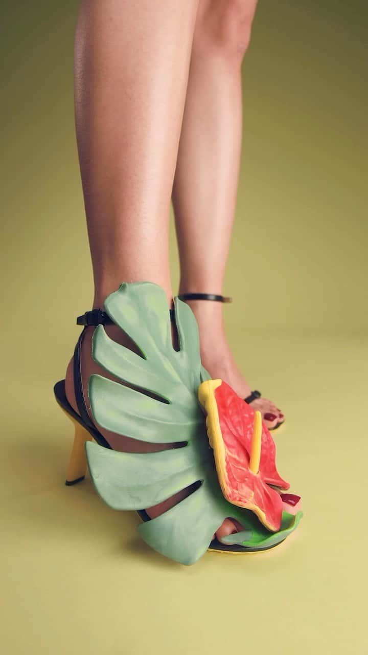 MATCHESFASHION.COMのインスタグラム：「Put your best foot forward in statement-making @loewe footwear 🌼」