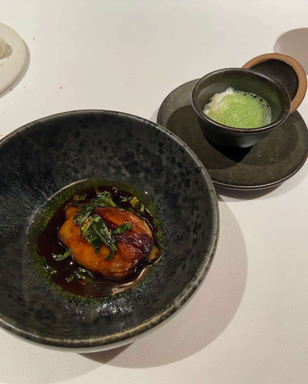 横山莉華さんのインスタグラム写真 - (横山莉華Instagram)「大阪にあるフレンチのお店🇫🇷  全てのお料理がとても繊細で美しくて、食べる芸術品です。 美味しかった𓌉◯𓇋 ‎ お料理全部載せきれなかった、、  シェフの高田さんと👨🏻‍🍳📷   #lacime  #ラシーム #大阪 #フレンチ」6月14日 19時27分 - linka_yokoyama927