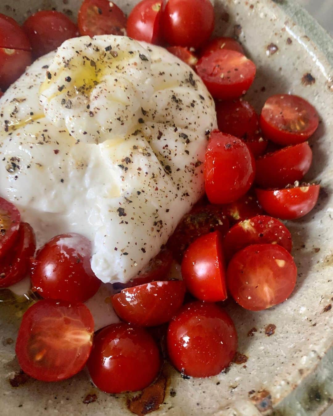 のインスタグラム：「🤤🍅🧀🥹」