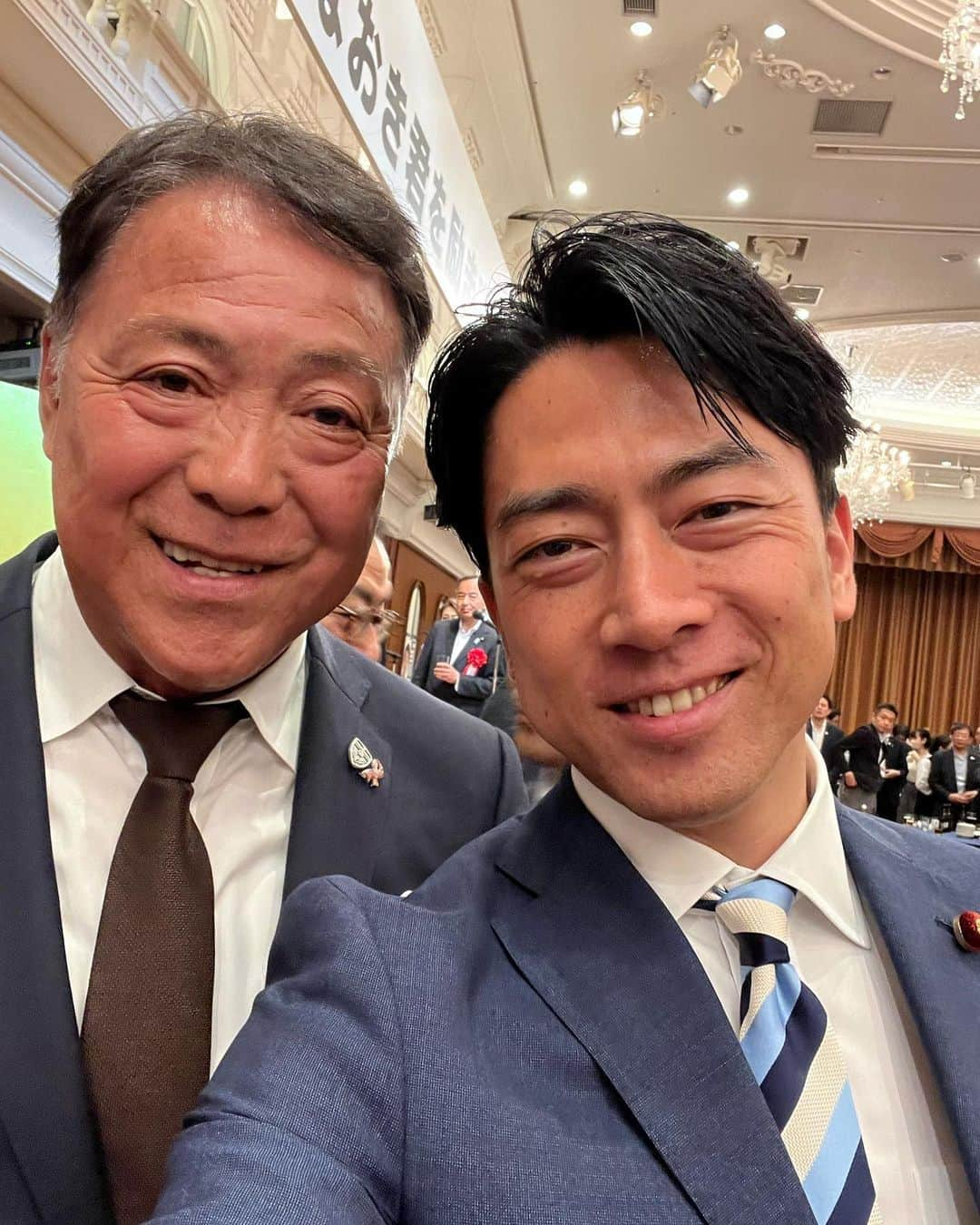 小泉進次郎さんのインスタグラム写真 - (小泉進次郎Instagram)「横須賀の誇る日本サッカーレジェンド・奥寺康彦さんと。横須賀市民コンビです。  #横須賀 #横須賀市民 #奥寺康彦 #サッカー #ブンデスリーガ #ドイツ #日本代表 #殿堂 #小泉進次郎」6月14日 19時40分 - shinjiro.koizumi