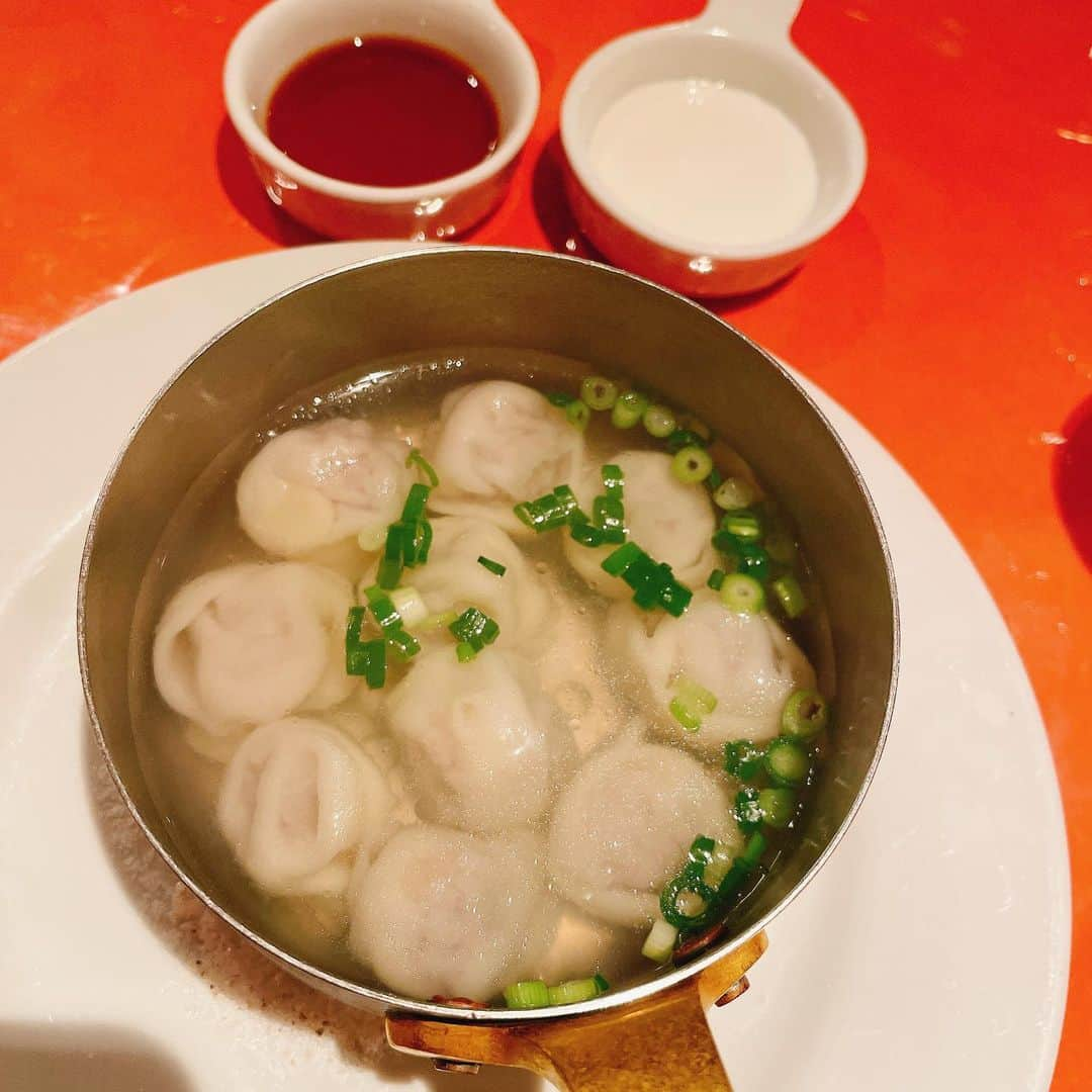 お茶の水うらんさんのインスタグラム写真 - (お茶の水うらんInstagram)「つぼ焼き解体作業(*¨̮*)  ロシア料理🇷🇺 ペリメニ初めて 水餃子みたい💚  #つぼ焼き #ロシア料理 #壺焼き #ロシア #russia  #ペリメニ #鶏肉 #pelmeni」6月14日 19時43分 - uran_alcoholic