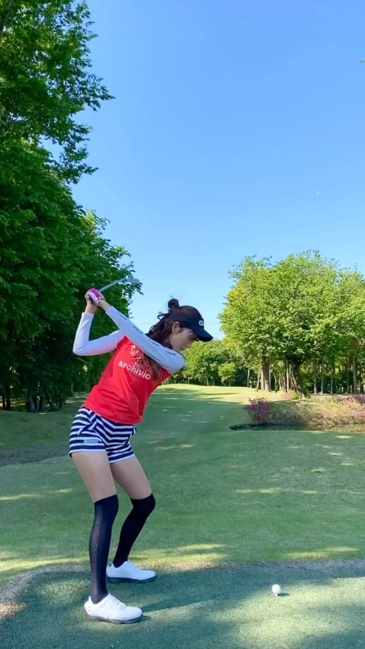 美波千夏のインスタグラム：「⛳️ アイアンが調子良かった日！ 後にも先にもない…w  ウェアはアルチビオだよ🩷 @archivio.official   .  .  #スイング動画 #golfswing  #golf #golflife  #golfstagram  #ゴルフ」