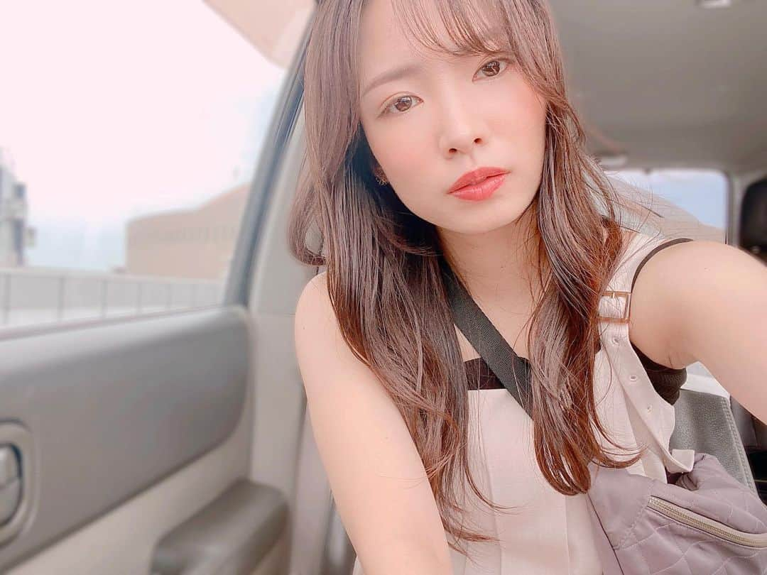 岸田麻佑さんのインスタグラム写真 - (岸田麻佑Instagram)「♡ 運転席派？ 助手席派？  私は助手席派♡ . #福岡 #fukuoka #fuk  #ドライブに連れてって 笑」6月14日 19時52分 - mayu_kishimayu