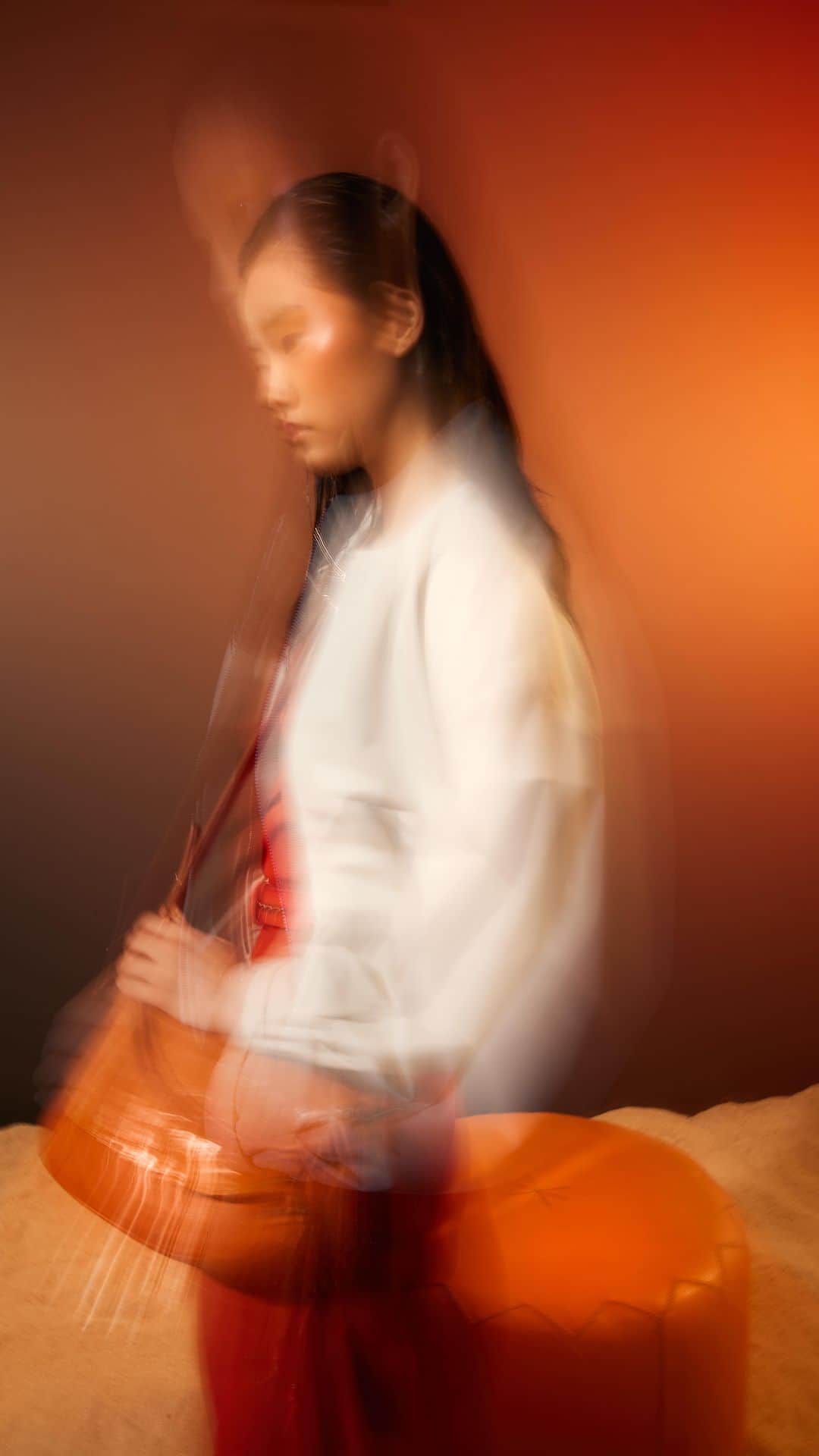 エンリーベグリンのインスタグラム：「Style we love, drew on you.   #pointedshoes #orange #handmade #henrybeguelin」