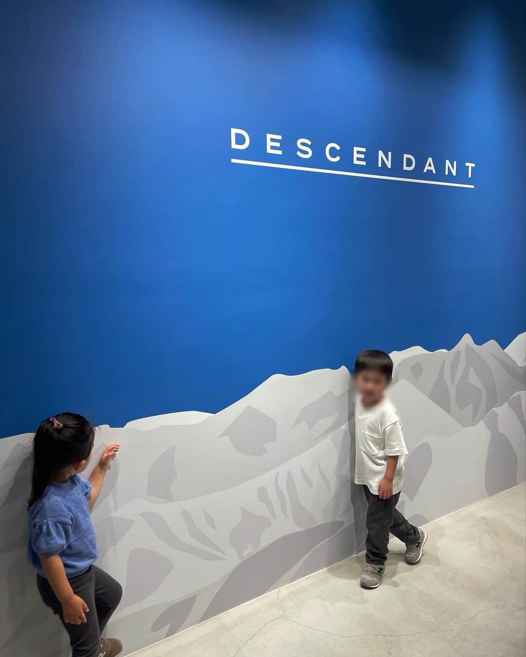 馬場一馬のインスタグラム：「久しぶりのオフラインでの展示会。家族でお邪魔しました🙏🏻✨素敵なコレクションでした🏔🐋#DESCENDANT#2023aw」