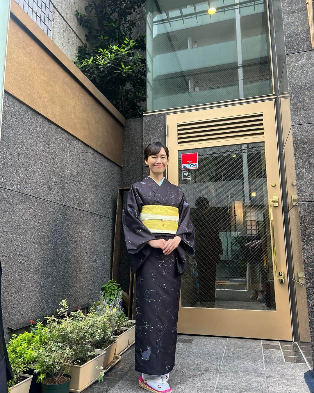 ケイジとケンジ、時々ハンジ。さんのインスタグラム写真 - (ケイジとケンジ、時々ハンジ。Instagram)「.  ／  #ケイジとケンジ時々ハンジ 番外編！ かほりのファッションチェック👘🩵  ＼  そしてなんとなんと！こちらも番外編！❤️‍🔥 OKAZU-YAの女将・かほりさんのお着物コレクションも いっぱい公開しちゃいます🥳💫 毎話カラフルで柄もかわいくて 衣装さんのセンスが光る素敵なお衣装でした❕🫶🏻  #奥貫薫 #かほりのファッションチェック #ラストファッションチェック #各所にねこちゃん #猫好きかほりさん  .」6月14日 10時59分 - keiji.kenji.hanji