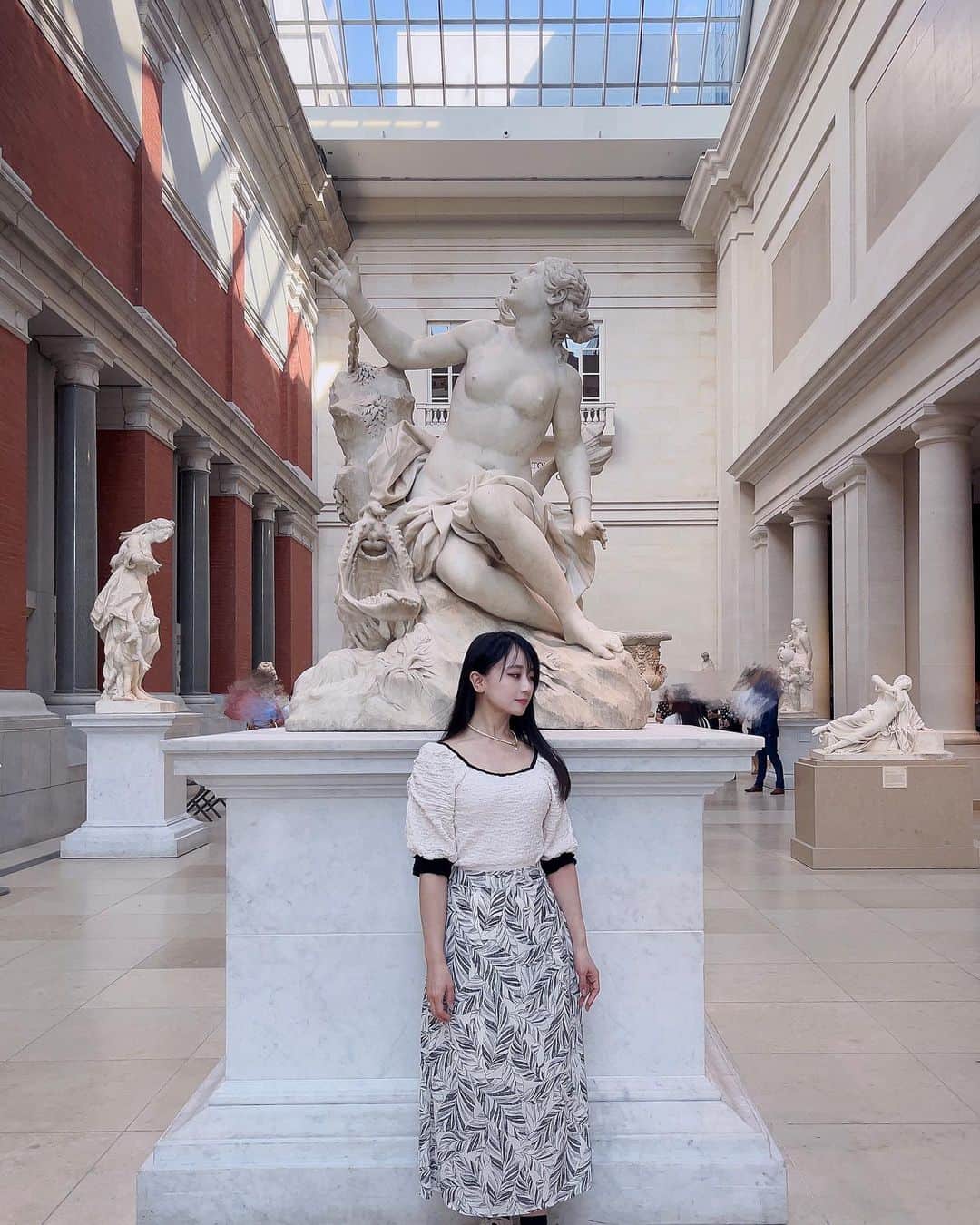 久保亜沙香さんのインスタグラム写真 - (久保亜沙香Instagram)「メトロポリタンミュージアムへ行ってきました🪽 一度は行ってみたかったんだぁ。° いちにちじゃ足りないですね…  💜 ・ ・ #asakakubo #久保亜沙香 #follow  #photo #live #actress #singer #japanese #japanesegirl #japan #舞台 #舞台女優 #役者 #撮影 #写真 #フォロー #日本人 #sofvitokyo #sofvi #marusan #mashu #instatoys #toydesign #fivepointsfestival #newyork #blooklyn #メトロポリタン美術館 #metloporitanmuseum」6月14日 10時59分 - asaka_kubo
