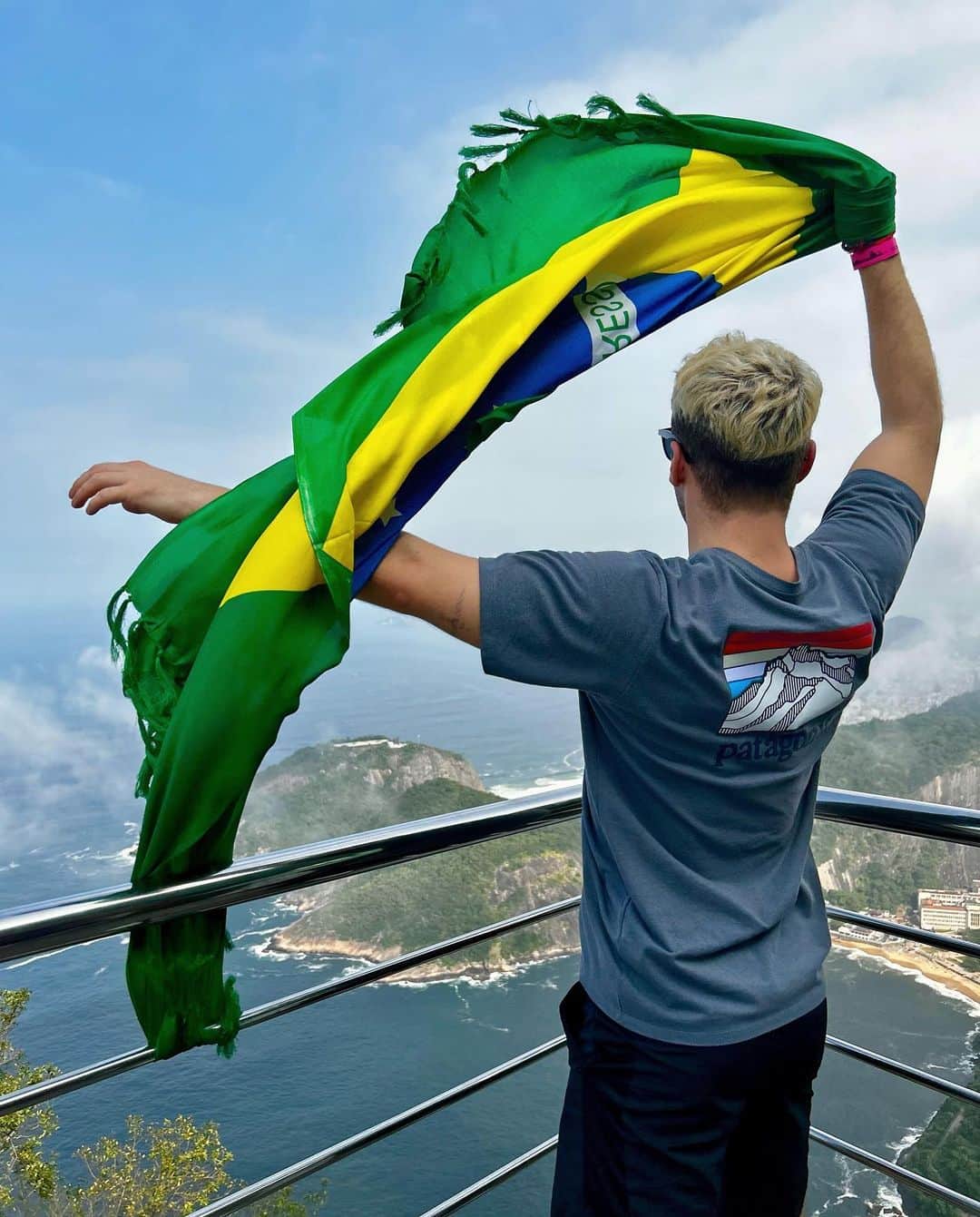 jotipolizoakisのインスタグラム：「touchdown; rio de janeiro 🤤」