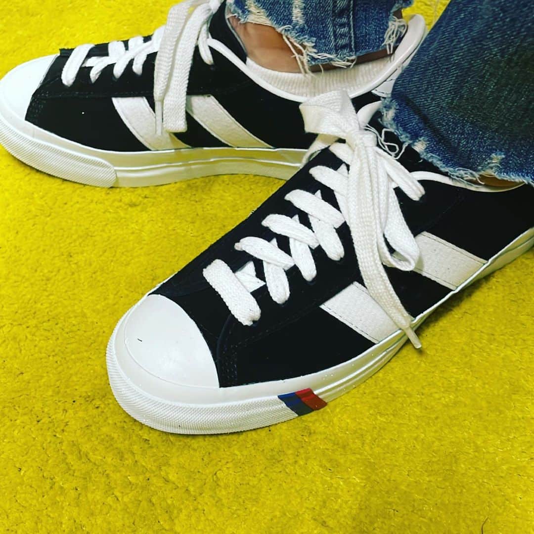 上田桃子さんのインスタグラム写真 - (上田桃子Instagram)「PRO- keds👟💙❤️  凄い履きやすくて、ビンテージ感もそのまま残ってるから可愛いです❤️‍🔥  珍しく黒にしてみたょ✌︎  #prokeds  #sneakers   @str_cj ありがとー🎁‼️」6月14日 11時14分 - momoko3030