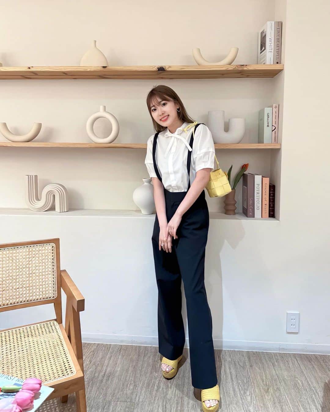 藤川沙弥のインスタグラム：「この組み合わせがしたくて😆💕💕 ブラウスもサロペットパンツも @puritas_jp のもの♥︎♥︎♥︎ 洗ってもシワにならない生地なのが 優秀すぎる、、🥹✨✨ 別々でもめちゃくちゃ着てる🤤💕  コンタクト👀 @onlinecontact  フェリアモのアフォガード☕️ このシリーズめちゃくちゃ ナチュラルで痛くなくて感激🥹」