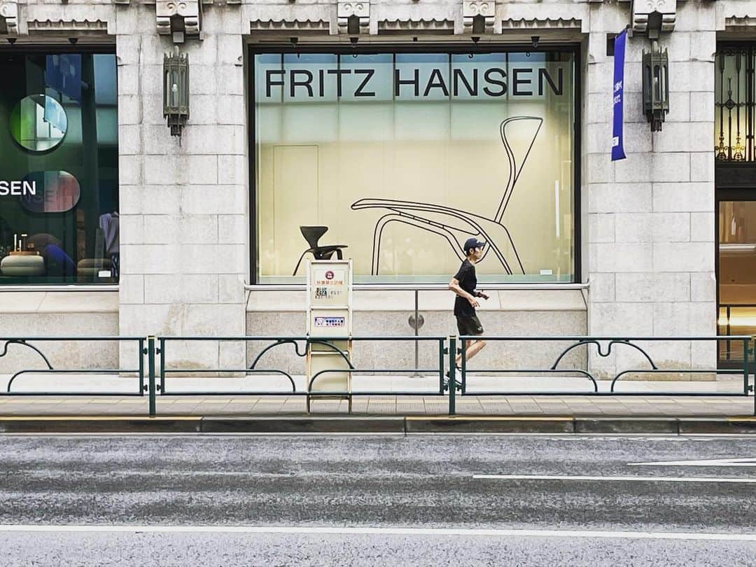 ERIのインスタグラム：「FRITZ HANSEN（フリッツ・ハンセン）  -beauty of curves -曲線の美しさ」