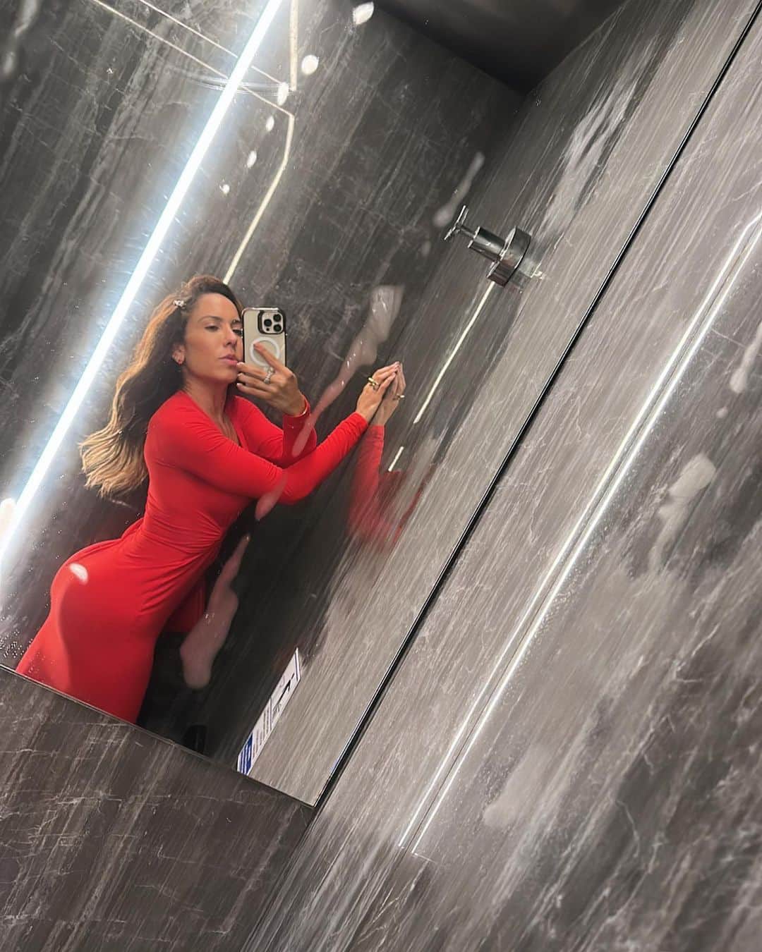 Mulher Melãoのインスタグラム：「Red night ❤️🔥」