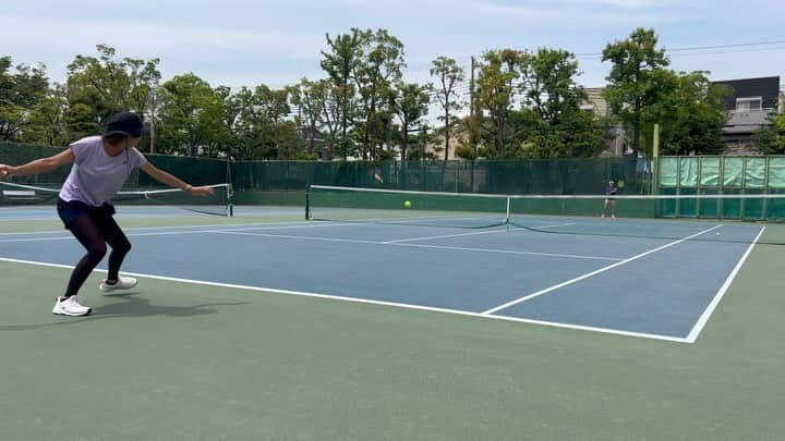 浅越しのぶのインスタグラム：「久しぶりに娘とテニス😊🎾 #中1 #テニス #園田学園」