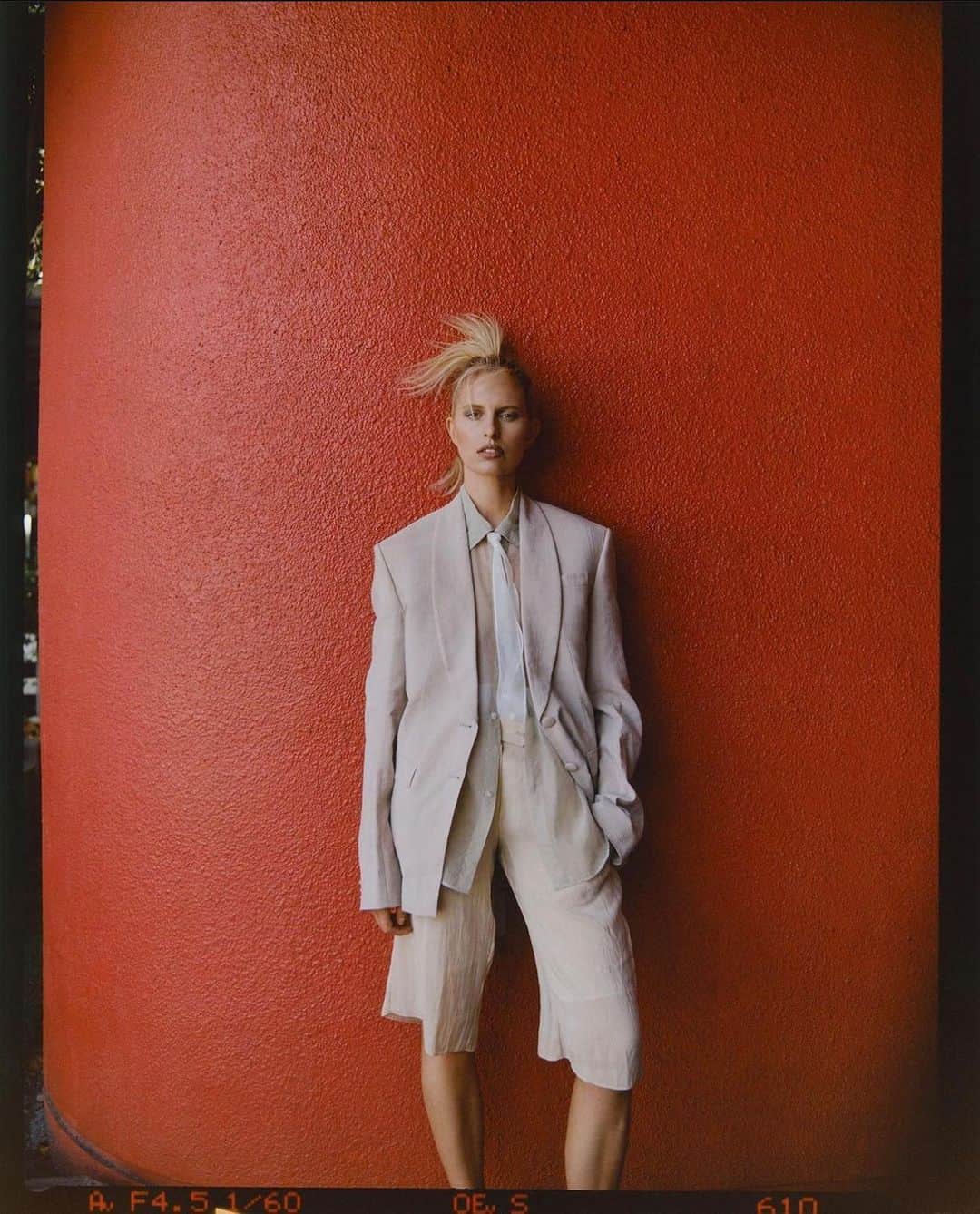 カロリナ・クルコヴァのインスタグラム：「Seeing Red. ♥️ @vogueczechoslovakia @boss   _ Photo: @marekmicanek Creative Director & Styling: @kralicek;  Hair: @gianlucamandelli1 (@thewallgroup);  Make-up: @daniela.gozlan (@thewallgroup)」