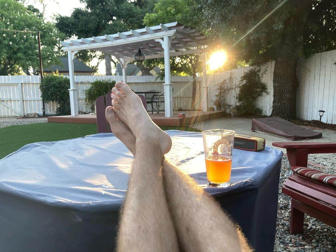 シーマス・デヴァーさんのインスタグラム写真 - (シーマス・デヴァーInstagram)「Well if it isn’t my favorite time of day in my backyard. Hello, ma’am.」6月14日 11時47分 - seamuspatrickdever