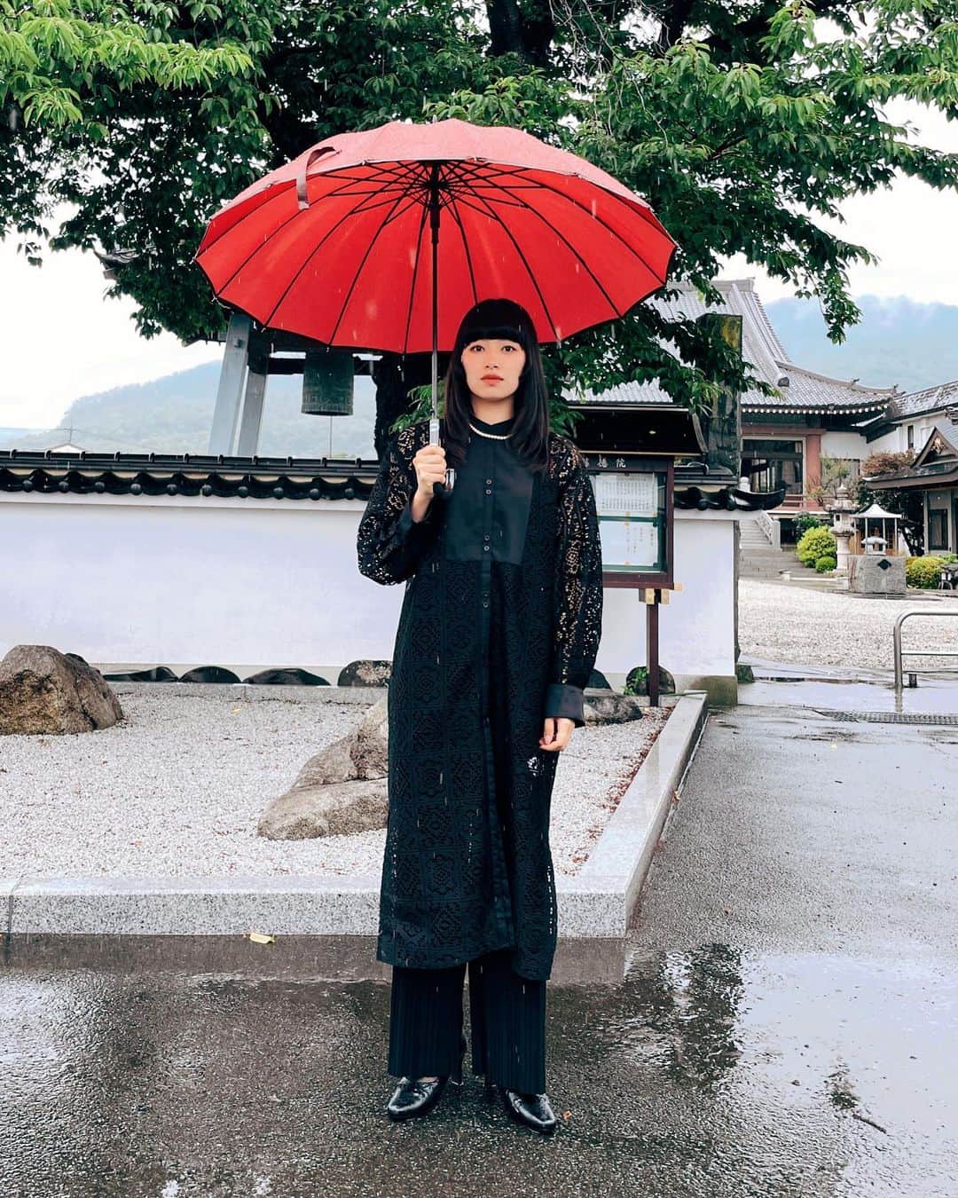 のインスタグラム：「カンフーマスターコノミ。  みたいな格好🫷🐼🖐️🇨🇳  魔術も使えそう。笑  Dressed like a kung fu master.   穿得像功夫大師. 哈哈  쿵푸 마스터 같은 모습. ㅋㅋㅋ  #action#actress#japan#japanese #karate#kyokushin#kyokushinkarate#blackbelt#アクション#アクション女優#空手#極真空手#黒帯#武打#動作片#動作演員#女演員#액션#가라테#액션영화#일본#karatekid#karatelife#karatê#karaté#karatetraining#karatelove#karategirl#karateka」