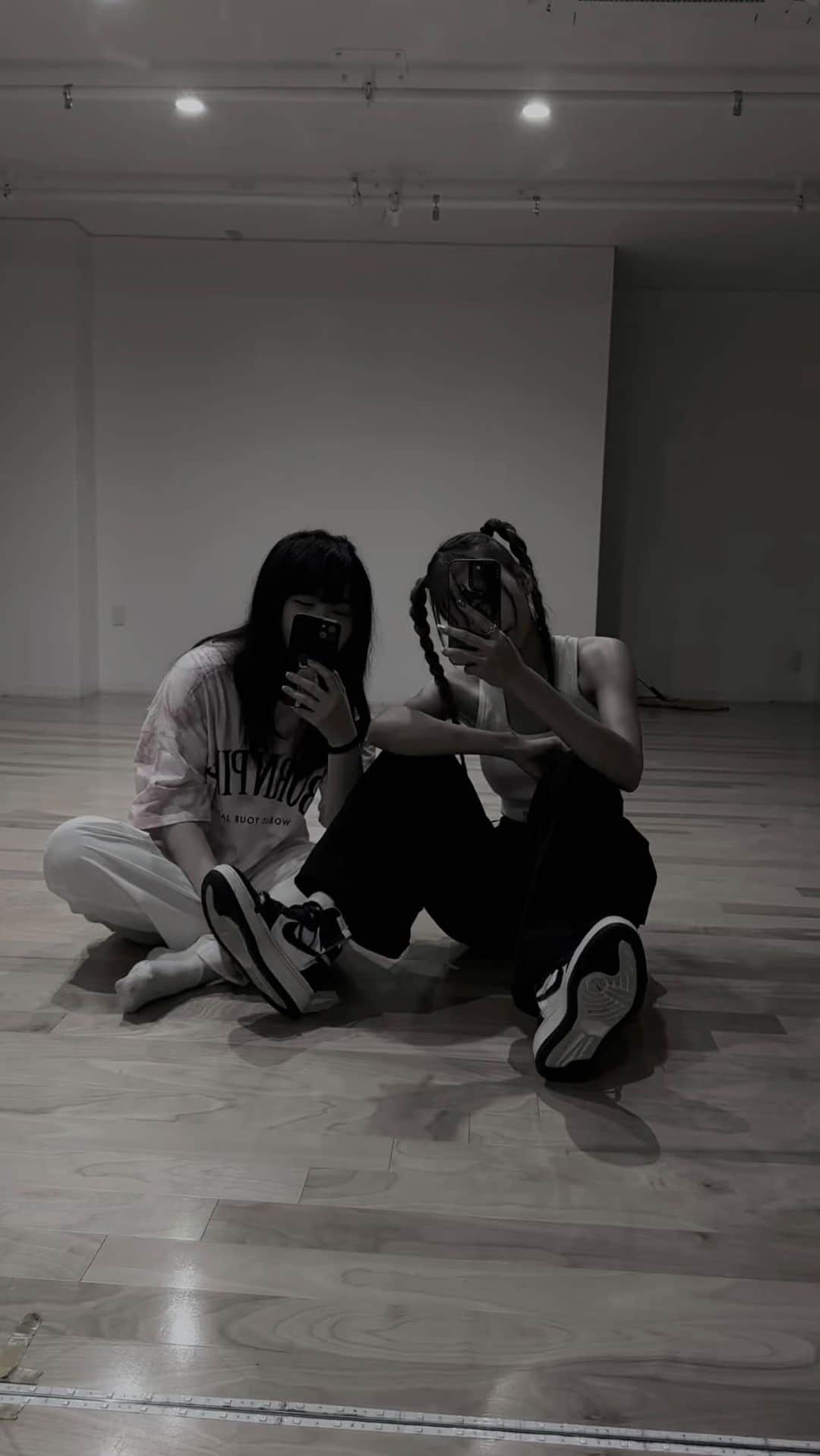 のインスタグラム：「・  ダンス終わりにちゃなとblinding🫶🏻 @ikk016_sing お誕生日おめでとう~🎂」