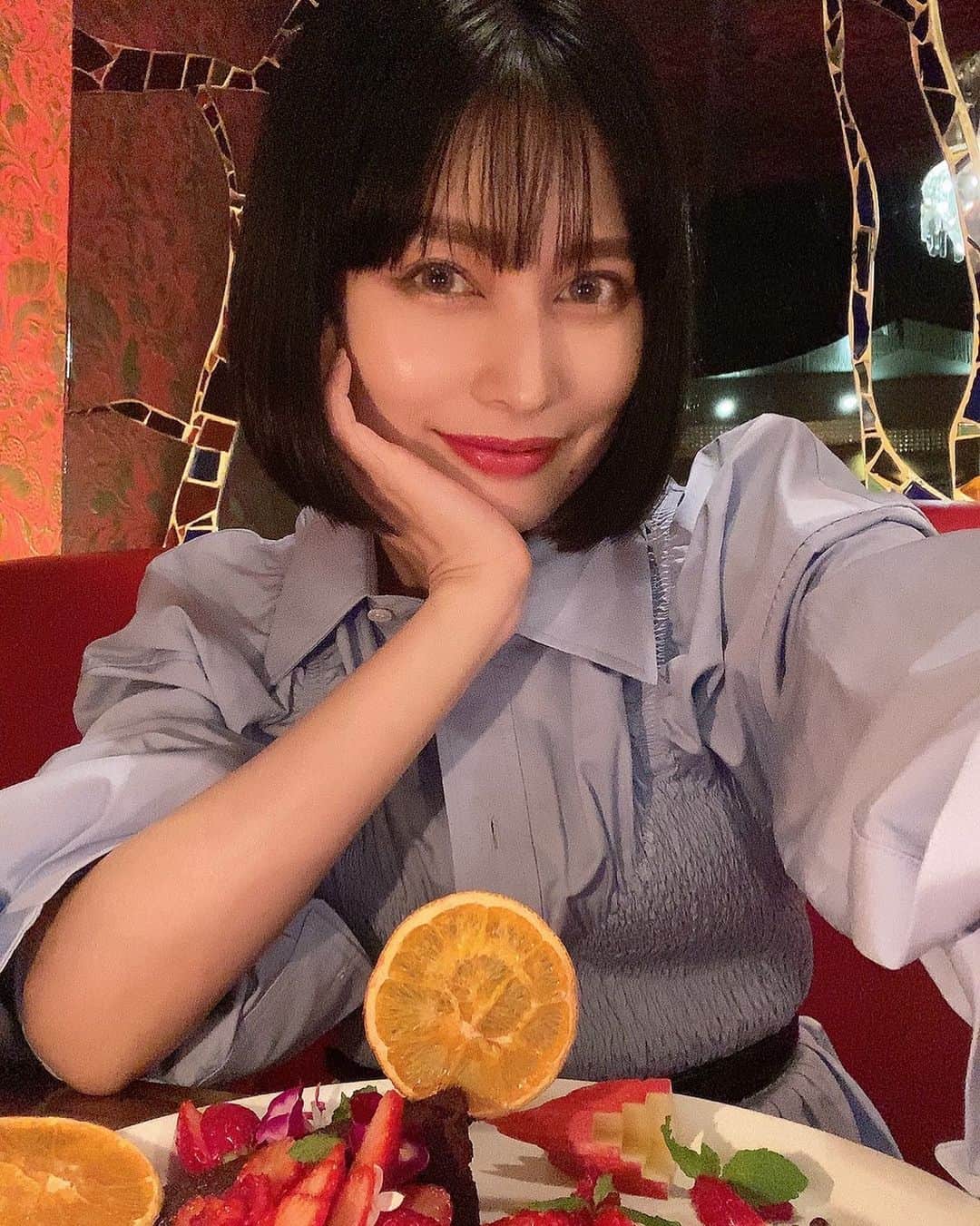 佐藤乃莉のインスタグラム：「素敵なプレゼントも 貰った佐藤🎁✨  今から使うの楽しみです✨  #birthday #dinner #outfit#smile」