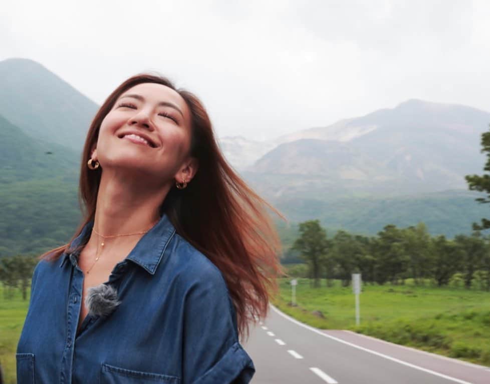 西内ひろのインスタグラム：「Off shot 📷 この様子は  7月22日　BSフジ　 全国放送　5:00〜 『わがまま、気まま、旅気分』  Photo by @chiaki_oshima_works   #わがまま気まま旅気分 #大分 #旅好き #旅好きな人と繋がりたい  #Oita」