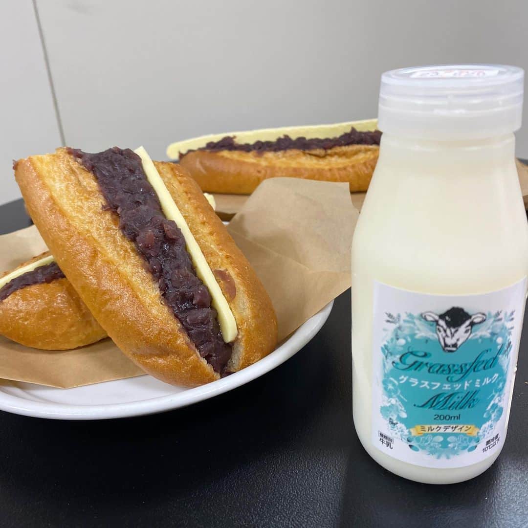 poroco（ポロコ）さんのインスタグラム写真 - (poroco（ポロコ）Instagram)「第3回あんぱら。あんこぱらだいす。✨ 本日6/14（水）から6/19（月）まで大丸札幌店 7階 催事場で開催中！全国31ショップのあんこスイーツが大集合🥳 さっそくporocoスタッフも朝からおじゃましてきました〰︎😊 北海道初出店！京都の「京氷菓つらら」のふわふわボリューミーなかき氷や兵庫の人気和菓子店がプロデュースしたあんドーナツ専門店「AN●D あんでぃ」など、見逃せないあんこスイーツがいっぱい！もちろん札幌市内ほか道内老舗菓子店の人気商品もずらり！ あんこには牛乳！ということで北海道産のミルクの販売も🥛 お気に入りのあんこスイーツを見つけに大丸札幌店へGO🎶 心ゆくまで「あんこぱらだいす。」を堪能してくださいね♪  第3回 あんぱら。あんこぱらだいす。 開催日程：2023年6月14日（水）～19日（月） 会場：大丸札幌店 7F 催事場（札幌市中央区北5西4-7） 時間：10：00～19：00（最終日は18：00まで）  さっそくporocoスタッフが行って来ました！ ▼記事はこちら https://www.poroco.co.jp/newsreport/2219/ @poroco_magazine ストーリーズからリンクしています  #あんぱら。 #あんこぱらだいす。 #あんこスイーツ #あんこ #餡子 #あん #和菓子 #6月16日は和菓子の日 #大丸札幌店 #お団子 #どらやき #大福 #羊羹 #小倉バタートースト #シベリア #ふわふわかき氷 #あんドーナツ #スコーン #京氷菓つらら #札幌スイーツ #北海道スイーツ #札幌カフェ #あんこ大好き #あんこフェス #あんこフェア #札幌和菓子 #porocoスイーツ部 #sapporo #hokkaido #poroco」6月14日 12時34分 - poroco_magazine