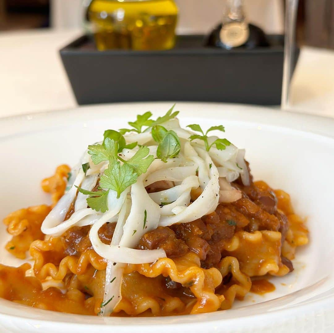 ベリッシモ・フランチェスコさんのインスタグラム写真 - (ベリッシモ・フランチェスコInstagram)「Wow! Delicious italian food at three stars Michelin restaurant “Otto e Mezzo Bombana” in Hong Kong 🇮🇹🇭🇰❤️ 三ツ星イタリア料理店のオットエメッツォボンバーナに遊びに行きました！イタリアにいるみたい！😋 Oggi grandissima mangiata e bevuta al ristorante stellato “Otto e Mezzo Bombana”… 😂👍 #ベリッシモ #料理研究家 #francescobellissimo #chef #umbertobombana #ottoemezzobombana #オットエメッツォボンバーナ #tvchef #celebritychef #cheflife #hongkong #italian #italianfood #3starsmichelin #luxury #luxurylifestyle #vitamondana #riccanza #イタリア料理 #イタリア料理店 #イタリア人 #芸能人 #enjoylife #香港グルメ #3つ星レストラン #michelinstars #pastalover #パスタ #料理研究家ベリッシモ #ristorantestellato」6月14日 12時46分 - bellissimoyoshi