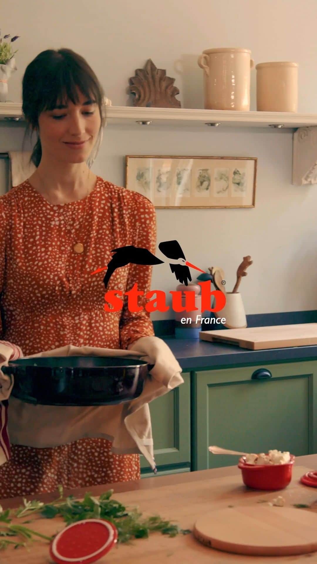 staub ストウブのインスタグラム：「Bring your heart to the table  - 食卓に、あなたの想いをこめて-   ストウブの願い。それは、食を楽しみ、大切な人と囲む食卓が最高のひとときであるように。  #STAUB #ストウブ」