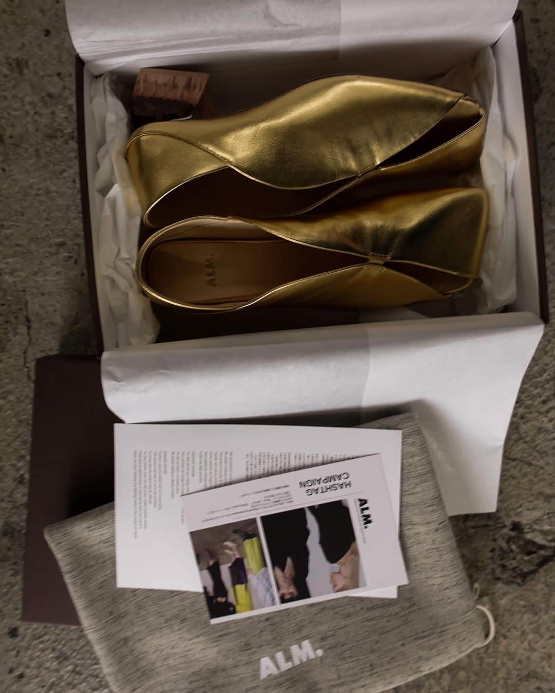 MOYAさんのインスタグラム写真 - (MOYAInstagram)「@alm._official 👡♡  ヒールがあるのに歩きやすい◎ デザインもディテールも好き♡  made in Japanの素敵な靴ブランド🤝  #alm」6月14日 12時55分 - moyamoya2121