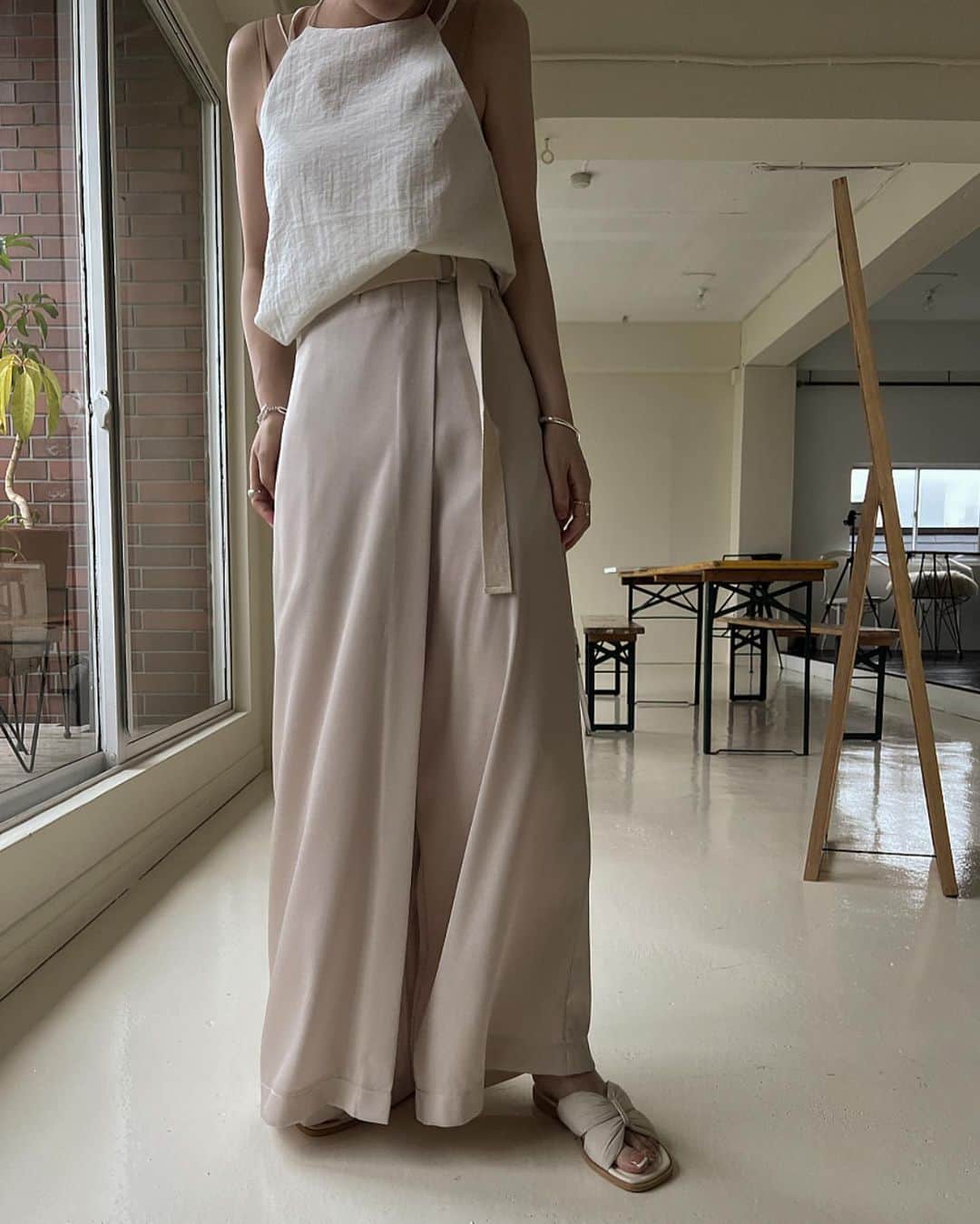 原小夜香さんのインスタグラム写真 - (原小夜香Instagram)「' 巻きスカートに見えるけど、 実はとろみパンツで安心歩きやすい