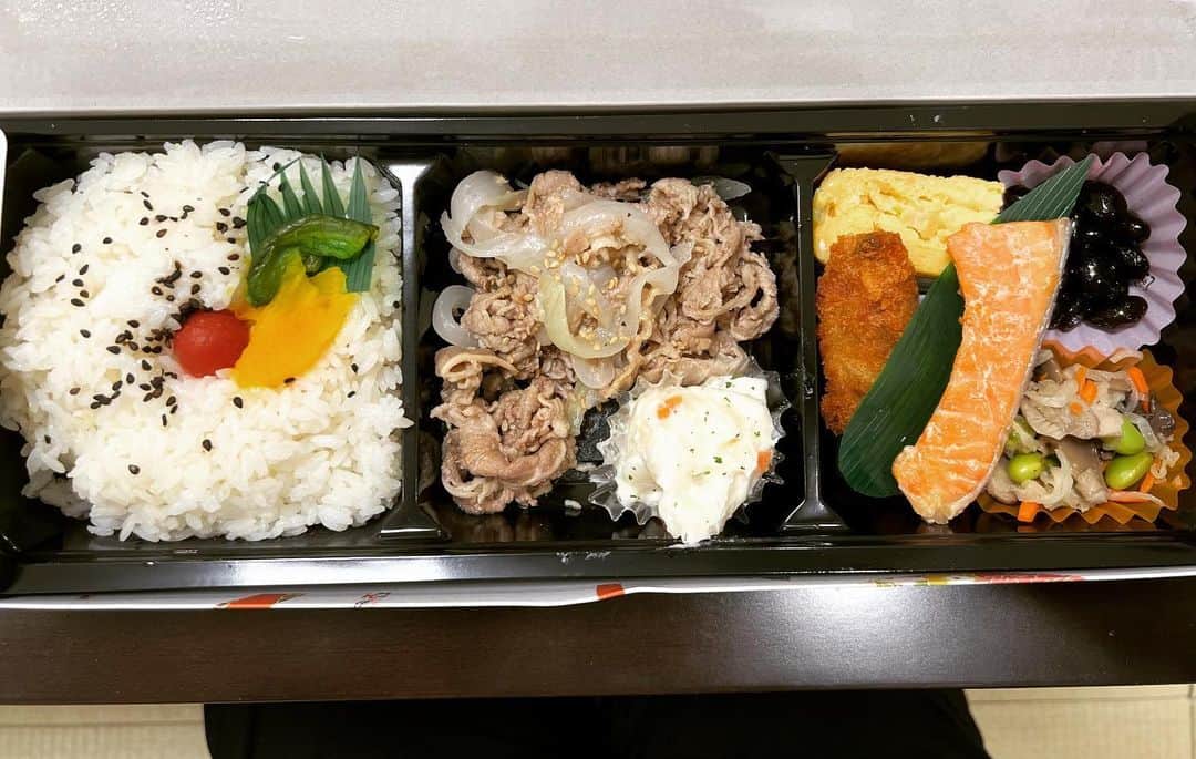 バカリズムのインスタグラム：「バズリズム飯 LUNCH FACTORY」