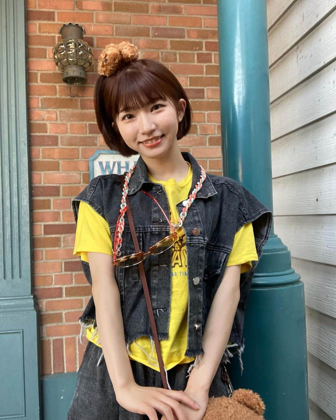 横道侑里さんのインスタグラム写真 - (横道侑里Instagram)「実は、大阪公演みんな夜に着くはずのやつを、 はやのりして朝イチに大阪着いて #ひとりユニバ かましてました。  子供の心をより取り戻す為 ずっと遊んでいられる夢の世界の感覚 子供達の楽しそうな顔、声、空気 舵輪  あと、心がバナナで溢れかえる世界観  と、普通に息抜き。  寂しかったけど、楽しかったよー！！！ 誰にも声かけれなくて 1人でこっそり携帯置いて撮った写真。 #ユニバ #ミニオン #ミニオンコーデ #ティム #ティムコーデ #バナナ」6月14日 13時36分 - sideroad615