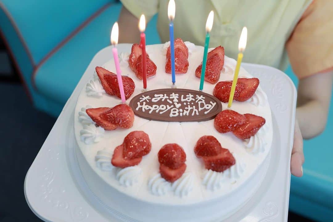 幹葉（スピラ・スピカ）さんのインスタグラム写真 - (幹葉（スピラ・スピカ）Instagram)「6月14日🎂💛 お誕生日おめでとー！を、ありがとー！ 一足先に、この前の広島公演でお祝いしてもろた🤤 今日は皆も好きなだけケーキ食べてな！！笑 #ぎゅっとずっとツアー」6月14日 13時43分 - kanbajyanaiyo