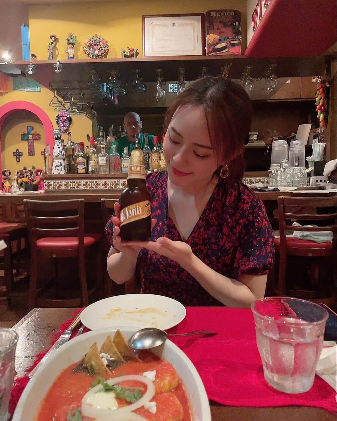 関根理紗さんのインスタグラム写真 - (関根理紗Instagram)「あったかくなってくると メキシコ料理たべたくなるのなんでかしらね🙆‍♀️  昔、女将とカンクン、キューバ旅して以来タコスが大好きな体になってしまったため家にトルティーヤ作る機会もありますん🇲🇽  現地で食べたライムっぽい少し酸味のあるスープにトルティーヤが入ってるスープの名前がわからなくて日本でまだ食せてないんだけどあのスープの名前なんなんだろ？  いつかまたメキシコは行きたいわ🙌🙌🙌  #タコスらぶ　#君の名は」6月14日 13時58分 - sekine.risa