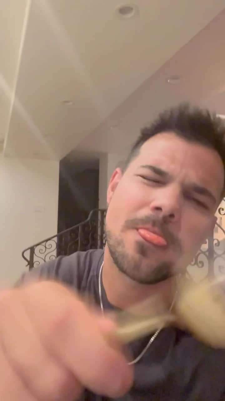 テイラー・ロートナーのインスタグラム：「Meatball tuuueesssdayyyy」