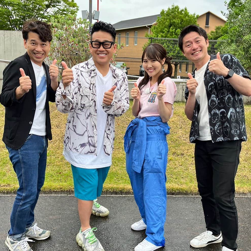 宮川大輔さんのインスタグラム写真 - (宮川大輔Instagram)「第二弾‼️琵琶湖放送『おせっかいでスイマセ〜ン！宮川大輔の街道てくてく旅　』のロケで街道をてくてくして来ました。 立命館高校にもお邪魔させていただきむちゃくちゃ楽しいVTRになってると思います。是非是非滋賀県の方！びわ湖放送映る方見てくださいませ‼️放送日は6月30日夜9時から‼️ #おせっかいでスイマセ〜ン宮川大輔の街道てくてく‼️ #びわ湖放送 #BBC #黒川彩子 #滋賀県住みます芸人  #ファミリーレストラン」6月14日 13時59分 - miyagawadai