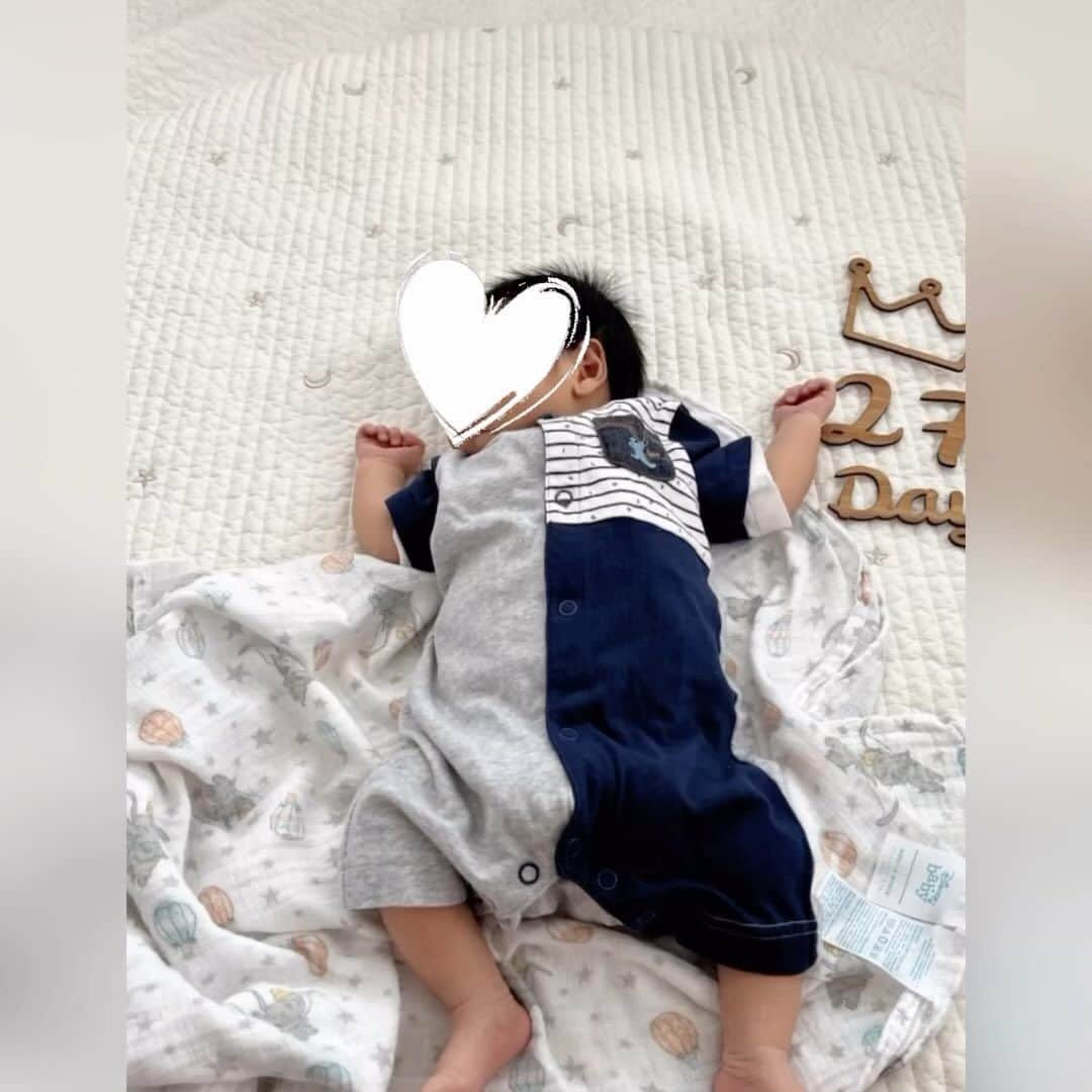 野田彩加のインスタグラム：「お昼寝🦖🩵 #baby #生後1ヶ月　#boy #年子ママ　#男の子ママ #姉弟」