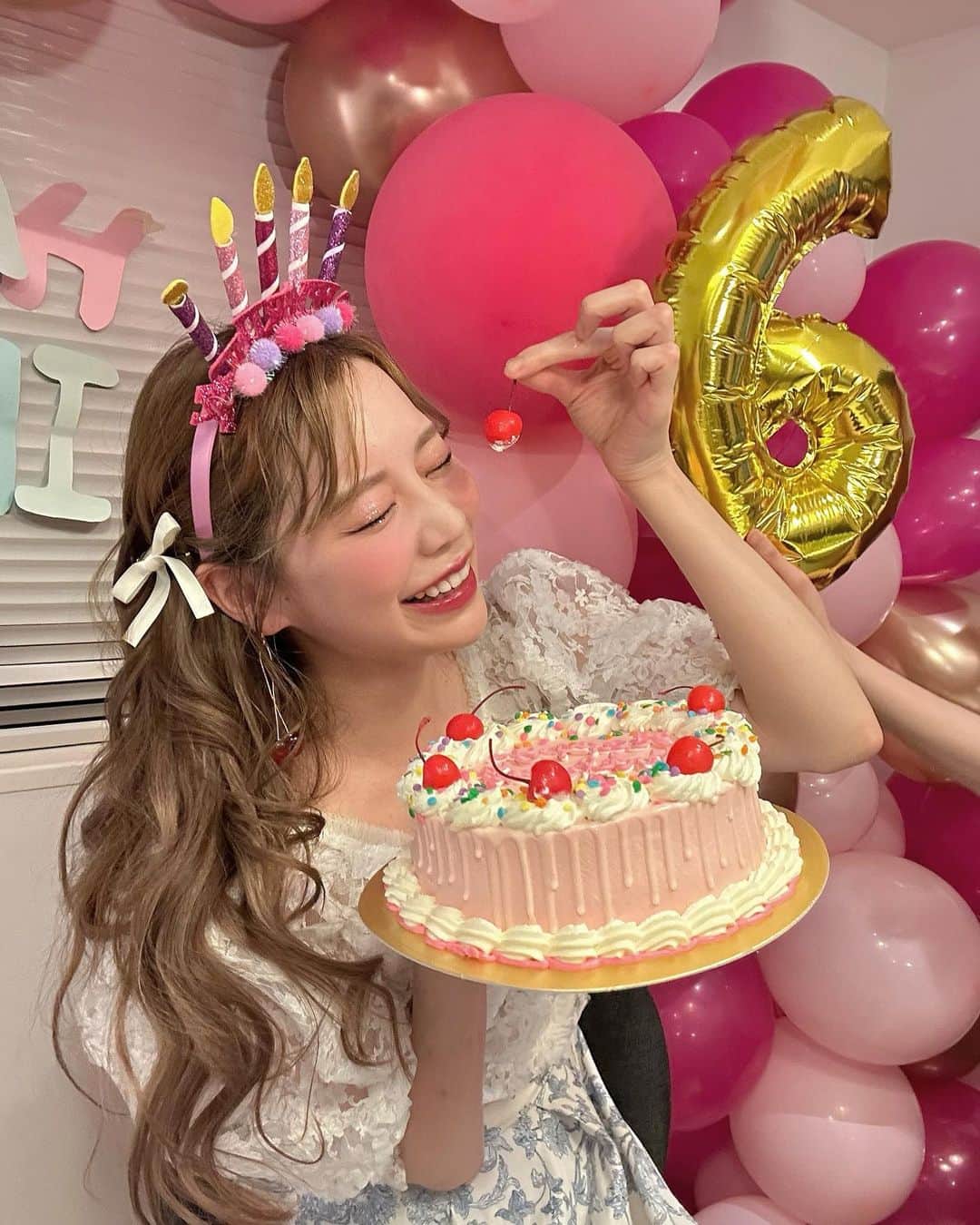 林田沙綾のインスタグラム：「🎂🎂🎂🎂🎂えっへへ🎂🎂🎂」