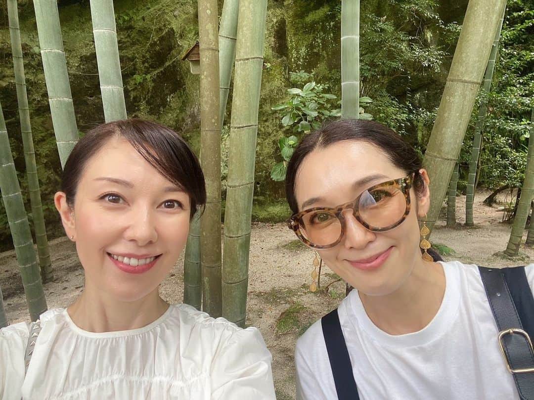 のインスタグラム：「みほこさんと 桜を鎌倉で🌸 って計画してたら  いつの間にやら 紫陽花の季節でした🐌  会うといつも癒される みほこさん😊  楽しかったね〜 ありがとう！  #紫陽花 #鎌倉 #明月院 #NamiIshibashi #散歩」